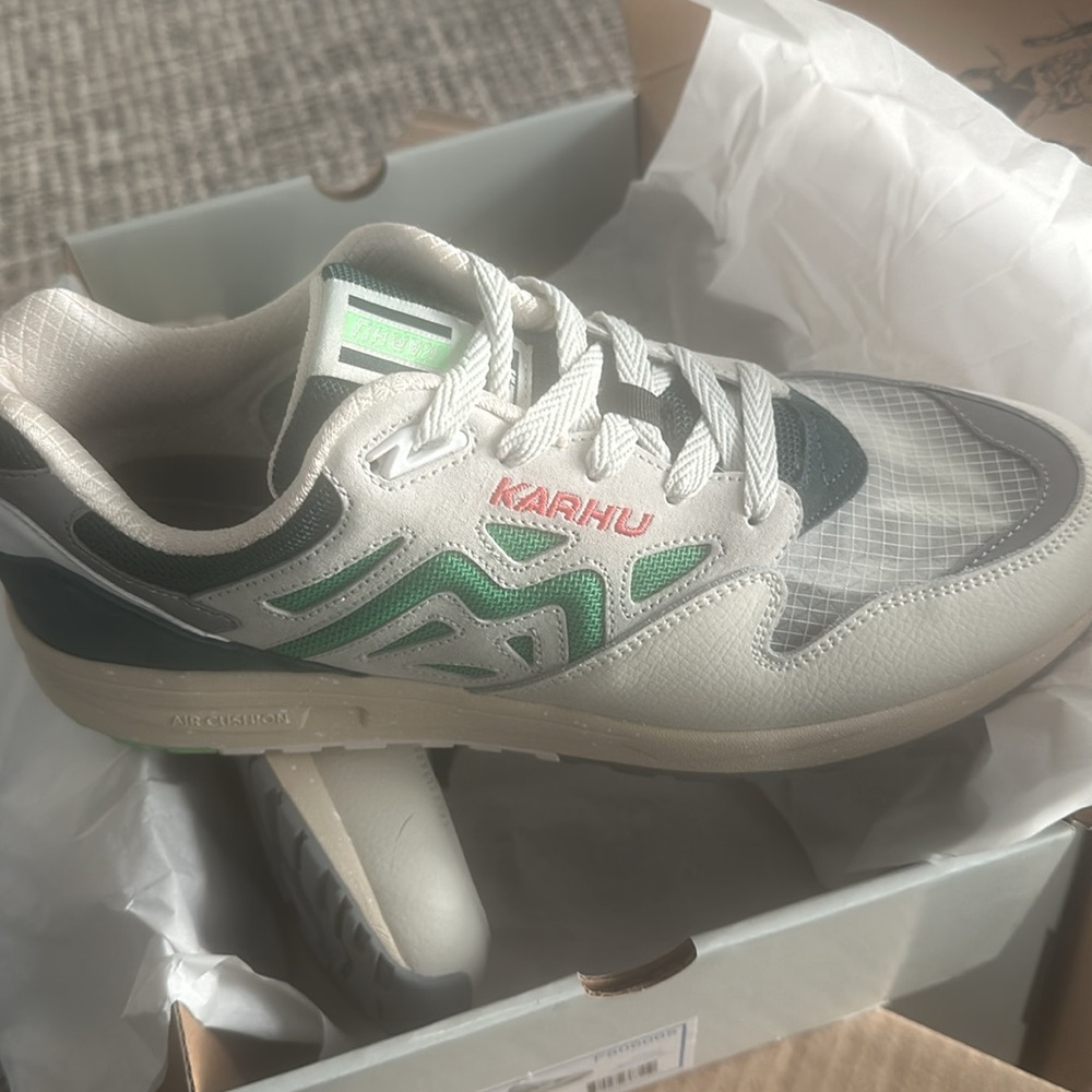 Karhu Legacy 96 size 12.5 Lily White/Island Green